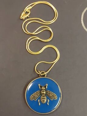GG Blue Enamel & Gold Round Bee Charm Pendant Necklace